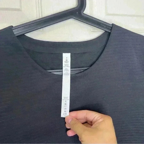 Lululemon Shaped Short Sleeve Black Sz 8 - Picture 6 of 6